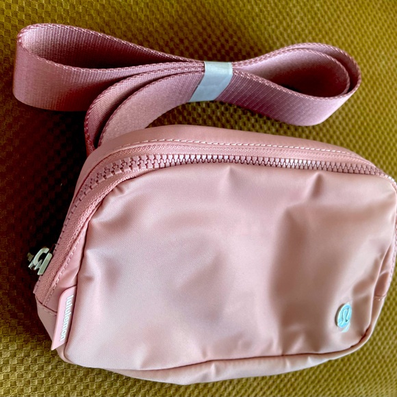 🌟SOLD🌟NWT Lululemon Everything Belt Bag -Sold Out color Blush Rose Pink - Picture 2 of 6